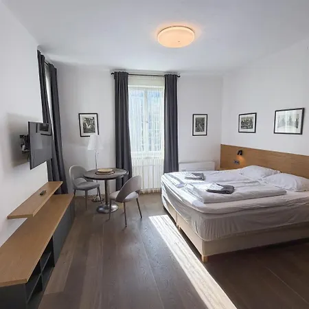 Quiet Cozy In Center Apartment *