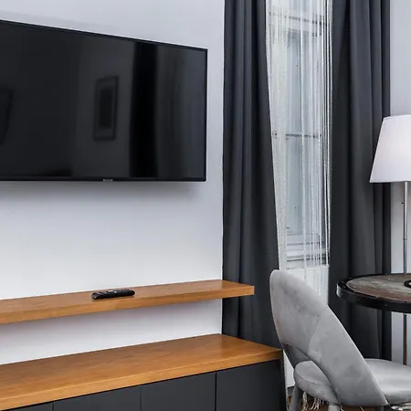 Quiet Cozy In Center Apartment